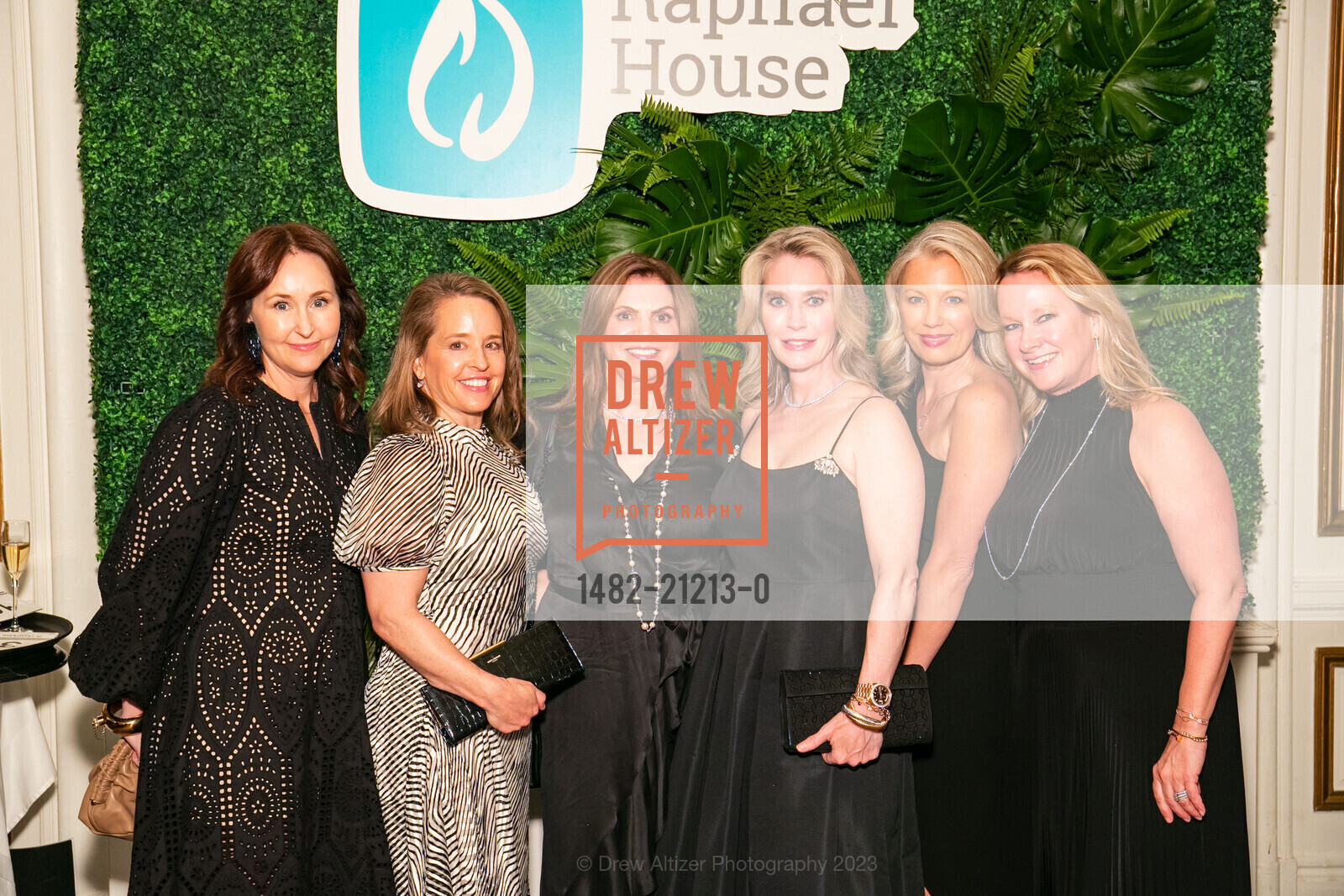 Leslie O'neil, Emily Stegner-Schwartz, Julia Brentani, Martina Lauterbach, Laurie Loveless, Sheree Pirie, Raphael House Gala 2023, The Palace Hotel, a Luxury Collection Hotel @ 2 New Montgomery St, SF, CA 94105 US. The Palace Hotel, a Luxury Collection Hotel @ 2 New Montgomery St, SF, CA 94105 US, May 13th, 2023, Photo #1482-21213-0 Leslie O'neil, Emily Stegner-Schwartz, Julia Brentani, Martina Lauterbach, Laurie Loveless, Sheree Pirie, Photo #1482-21213-0