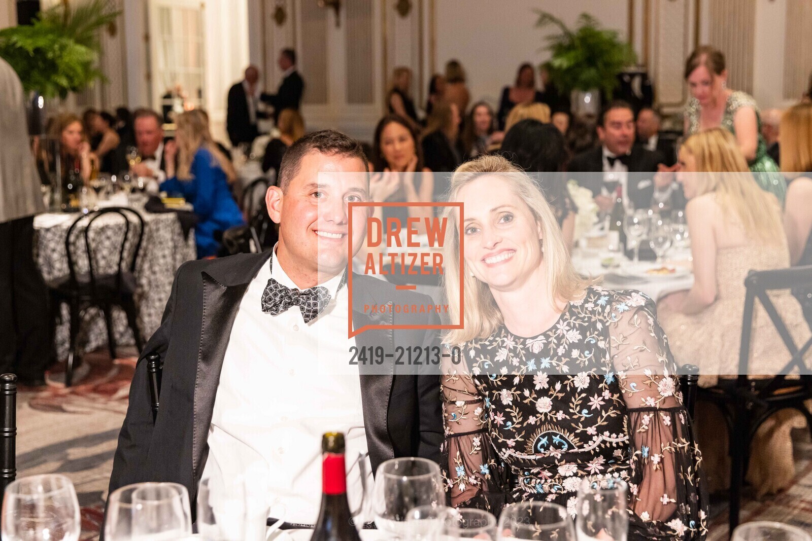Michael Selig, Carolyn Selig, Raphael House Gala 2023, The Palace Hotel, a Luxury Collection Hotel @ 2 New Montgomery St, SF, CA 94105 US. The Palace Hotel, a Luxury Collection Hotel @ 2 New Montgomery St, SF, CA 94105 US, May 13th, 2023, Photo #2419-21213-0 Michael Selig, Carolyn Selig, Photo #2419-21213-0