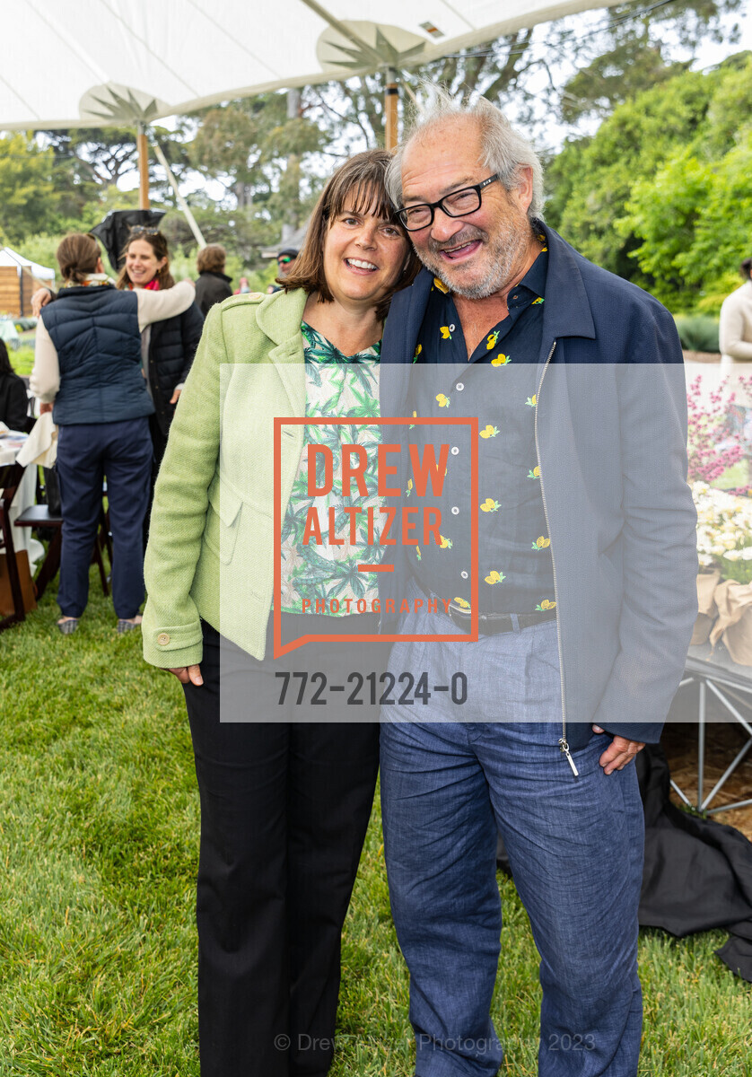 Stephanie Linder, Gary Kamiya, Gala for the Gardens 2023 Benefitting The Gardens of Golden Gate Park, San Francisco Botanical Garden, 1199 9th Ave, SF, CA 94122. San Francisco Botanical Garden, 1199 9th Ave, SF, CA 94122, May 20th, 2023, Photo #772-21224-0 Stephanie Linder, Gary Kamiya, Photo #772-21224-0