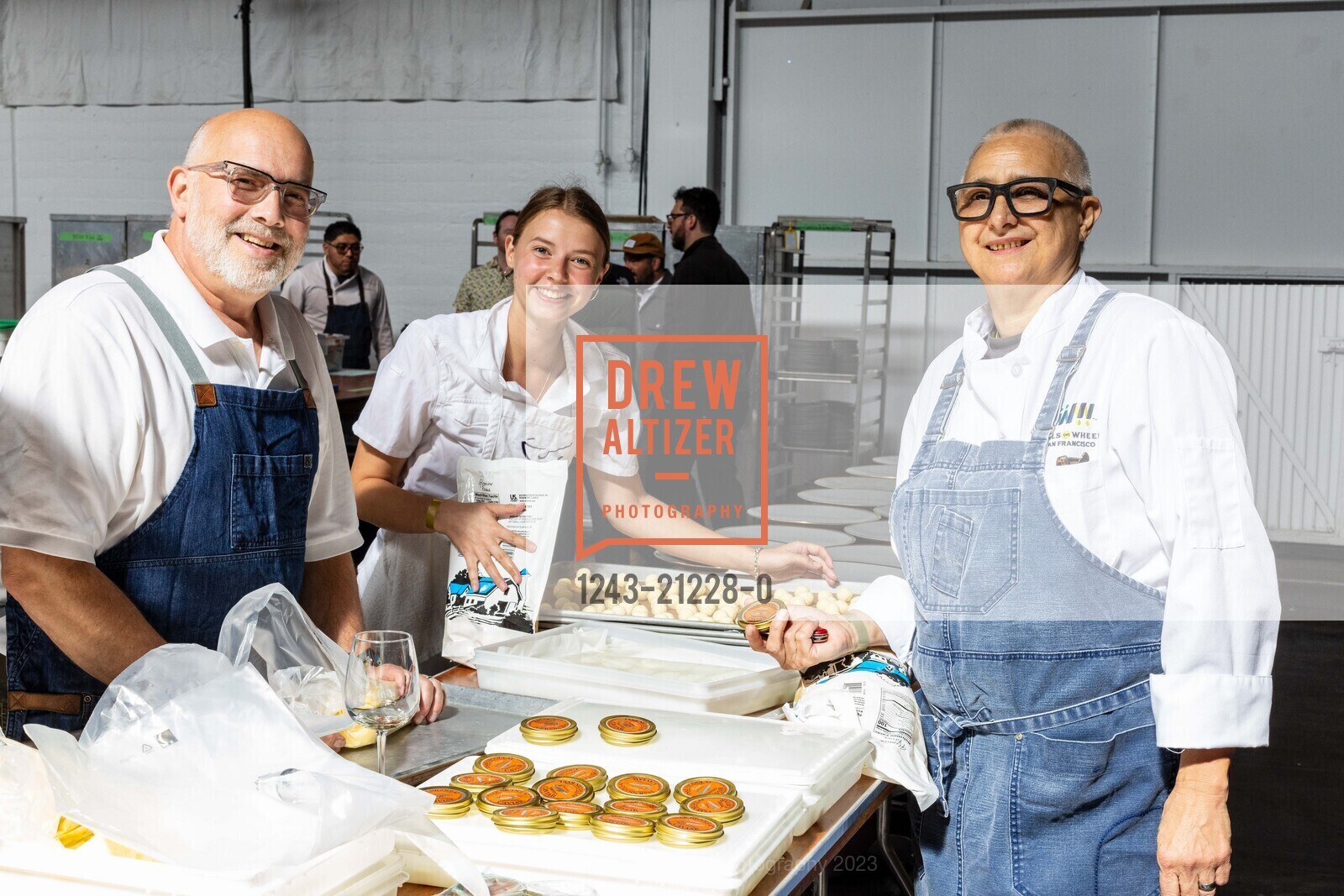 Richard Crocker, Tim Quaintance, Paige Quaintance, Char Osmond, Meals on Wheels 35th Annual Star Chefs & Vintner's Gala, Festival Pavilion @ 2 Marina Blvd, SF, CA 94123 US. Festival Pavilion @ 2 Marina Blvd, SF, CA 94123 US, May 21st, 2023, Photo #1243-21228-0 Richard Crocker, Tim Quaintance, Paige Quaintance, Char Osmond, Photo #1243-21228-0