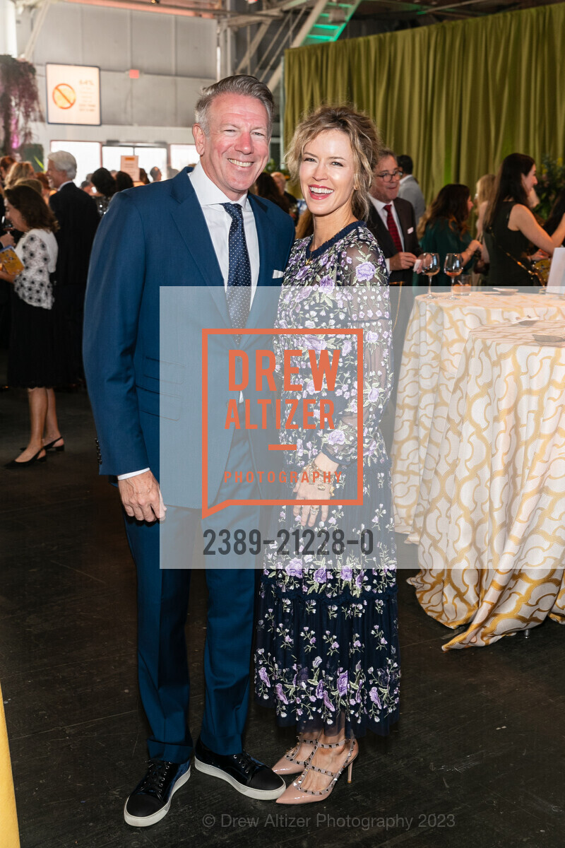 Dennis Hearst, Leah Hearst, Meals on Wheels 35th Annual Star Chefs & Vintner's Gala, Festival Pavilion @ 2 Marina Blvd, SF, CA 94123 US. Festival Pavilion @ 2 Marina Blvd, SF, CA 94123 US, May 21st, 2023, Photo #2389-21228-0 Dennis Hearst, Leah Hearst, Photo #2389-21228-0