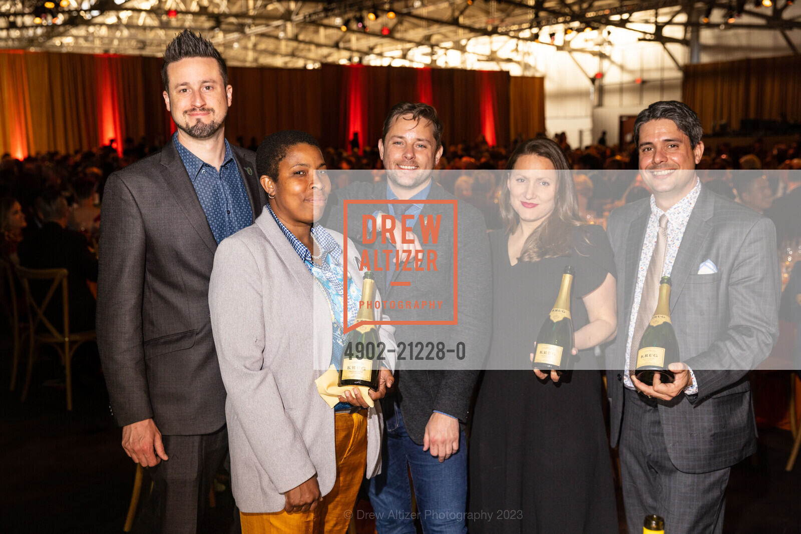 Max Montrose, Simone Mins, Matt Dolle, Iris Rowlee, Meals on Wheels 35th Annual Star Chefs & Vintner's Gala, Festival Pavilion @ 2 Marina Blvd, SF, CA 94123 US. Festival Pavilion @ 2 Marina Blvd, SF, CA 94123 US, May 21st, 2023, Photo #4902-21228-0 Max Montrose, Simone Mins, Matt Dolle, Iris Rowlee, Photo #4902-21228-0
