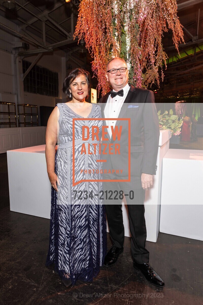 Ed Gogel, Kenzie Ferguson, Meals on Wheels 35th Annual Star Chefs & Vintner's Gala, Festival Pavilion @ 2 Marina Blvd, SF, CA 94123 US. Festival Pavilion @ 2 Marina Blvd, SF, CA 94123 US, May 21st, 2023, Photo #7234-21228-0 Ed Gogel, Kenzie Ferguson, Photo #7234-21228-0