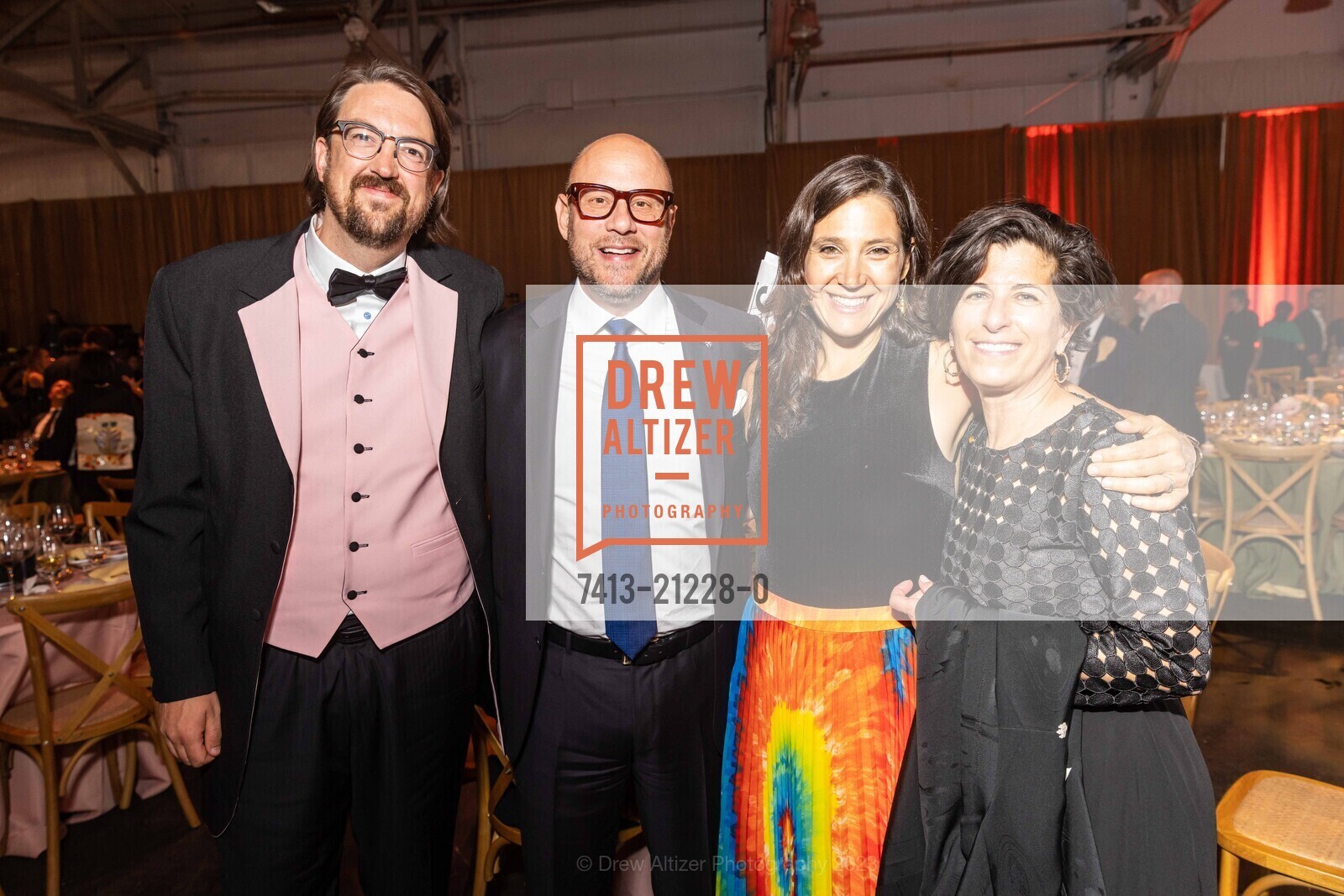 David Hampshire, John Larner, Kate Karas, Nicki Larner, Meals on Wheels 35th Annual Star Chefs & Vintner's Gala, Festival Pavilion @ 2 Marina Blvd, SF, CA 94123 US. Festival Pavilion @ 2 Marina Blvd, SF, CA 94123 US, May 21st, 2023, Photo #7413-21228-0 David Hampshire, John Larner, Kate Karas, Nicki Larner, Photo #7413-21228-0