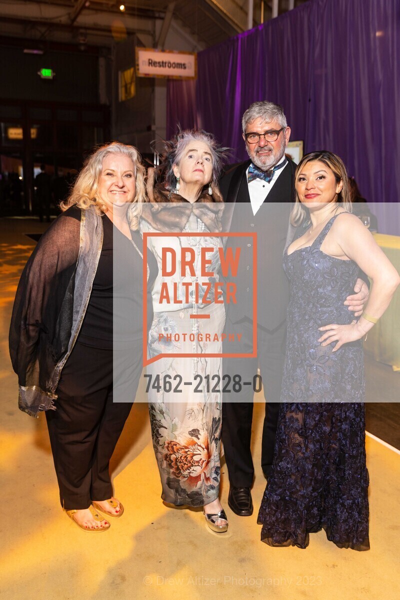 Michelle Furlong, Madeleine Fitzpatrick, David Leno, Meals on Wheels 35th Annual Star Chefs & Vintner's Gala, Festival Pavilion @ 2 Marina Blvd, SF, CA 94123 US. Festival Pavilion @ 2 Marina Blvd, SF, CA 94123 US, May 21st, 2023, Photo #7462-21228-0 Michelle Furlong, Madeleine Fitzpatrick, David Leno, Photo #7462-21228-0