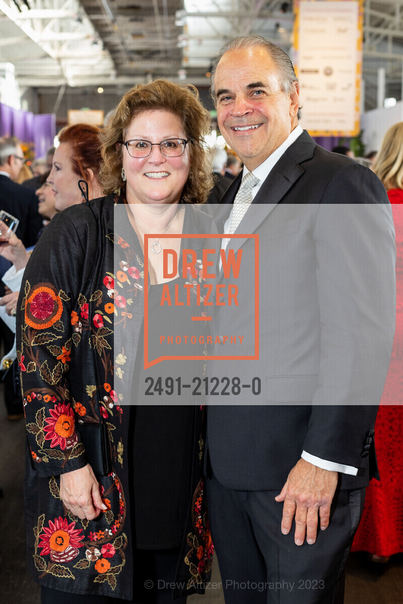 Susan Sangiacomo, Walter Schmidt, Meals on Wheels 35th Annual Star Chefs & Vintner's Gala, Festival Pavilion @ 2 Marina Blvd, SF, CA 94123 US. Festival Pavilion @ 2 Marina Blvd, SF, CA 94123 US, May 21st, 2023, Photo #2491-21228-0 Susan Sangiacomo, Walter Schmidt, Photo #2491-21228-0