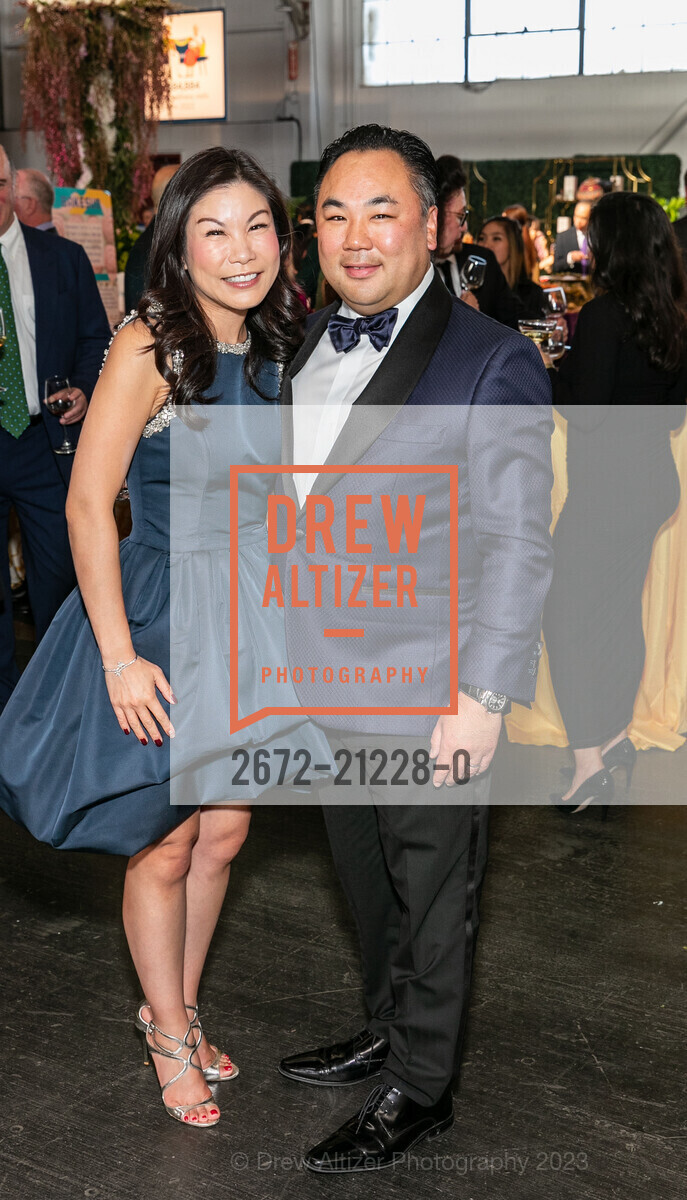 Eileen Kwei, Chris Kwei, Meals on Wheels 35th Annual Star Chefs & Vintner's Gala, Festival Pavilion @ 2 Marina Blvd, SF, CA 94123 US. Festival Pavilion @ 2 Marina Blvd, SF, CA 94123 US, May 21st, 2023, Photo #2672-21228-0 Eileen Kwei, Chris Kwei, Photo #2672-21228-0