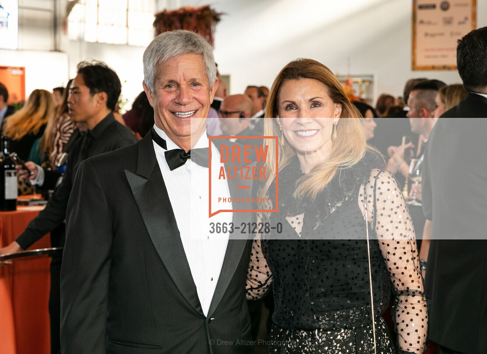 Steve Chess, Lois Chess, Meals on Wheels 35th Annual Star Chefs & Vintner's Gala, Festival Pavilion @ 2 Marina Blvd, SF, CA 94123 US. Festival Pavilion @ 2 Marina Blvd, SF, CA 94123 US, May 21st, 2023, Photo #3663-21228-0 Steve Chess, Lois Chess, Photo #3663-21228-0