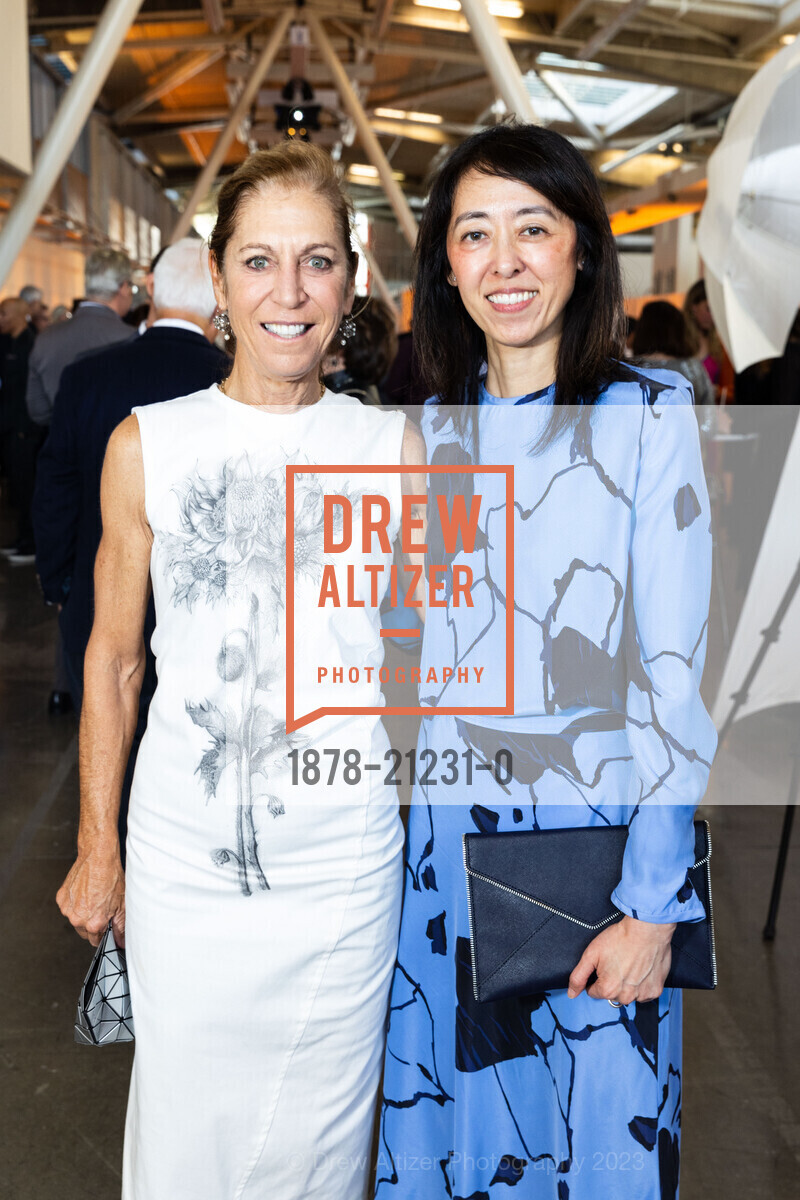 Meridee Moore, Lee Ishida, California College of the Arts (CCA) 2023 Gala, California College of the Arts @ 1111 8th St, SF, CA 94107 US. California College of the Arts @ 1111 8th St, SF, CA 94107 US, May 23rd, 2023, Photo #1878-21231-0 Meridee Moore, Lee Ishida, Photo #1878-21231-0