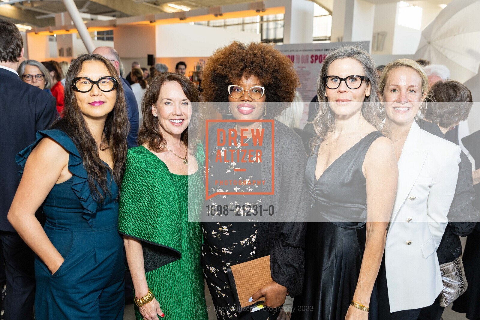 Bonnie Wan, Margaret Johnson, Jennifer Gomes, Leslie Barrett, Meredith Vellines, California College of the Arts (CCA) 2023 Gala, California College of the Arts @ 1111 8th St, SF, CA 94107 US. California College of the Arts @ 1111 8th St, SF, CA 94107 US, May 23rd, 2023, Photo #1698-21231-0 Bonnie Wan, Margaret Johnson, Jennifer Gomes, Leslie Barrett, Meredith Vellines, Photo #1698-21231-0
