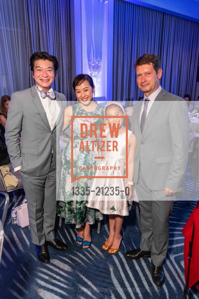 Andrew Chung, Coral Chung, Aria Chung, Patrick Armand, San Francisco Ballet School's Spring Festival Fundraising Dinner, Yerba Buena Center for the Arts @ 701 Mission St, SF, CA 94103 US. Yerba Buena Center for the Arts @ 701 Mission St, SF, CA 94103 US, May 25th, 2023, Photo #1335-21235-0 Andrew Chung, Coral Chung, Aria Chung, Patrick Armand, Photo #1335-21235-0