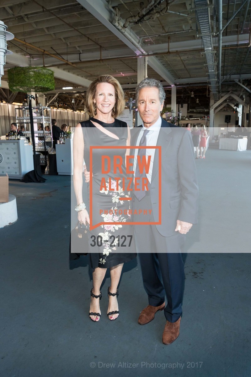 Barbara Vaughn Hoimes, Telly Hoimes, EWG's 8th Annual Earth Dinner, Pier 35. 1454 The Embarcadero, May 2nd, 2017, Photo #30-2127 Barbara Vaughn Hoimes, Telly Hoimes, Photo #30-2127