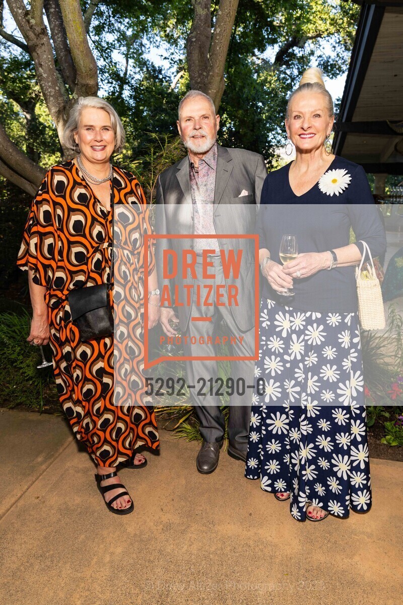 Lissa Gibbs, Patrick Jude, Beth Nickel, Founder's Dinner for Festival Napa Valley 2023, Private Residence. Private Residence, July 13th, 2023, Photo #5292-21290-0 Lissa Gibbs, Patrick Jude, Beth Nickel, Photo #5292-21290-0