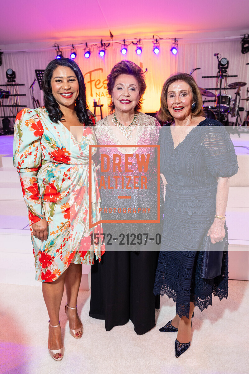 London Breed, Maria Manetti Shrem, Nancy Pelosi, Arts for All Gala featuring Carrie Underwood for Festival Napa Valley 2023, Nickel & Nickel @ 8164 St Helena Hwy, Oakville, CA 94562 US. Nickel & Nickel @ 8164 St Helena Hwy, Oakville, CA 94562 US, July 16th, 2023, Photo #1572-21297-0 London Breed, Maria Manetti Shrem, Nancy Pelosi, Photo #1572-21297-0