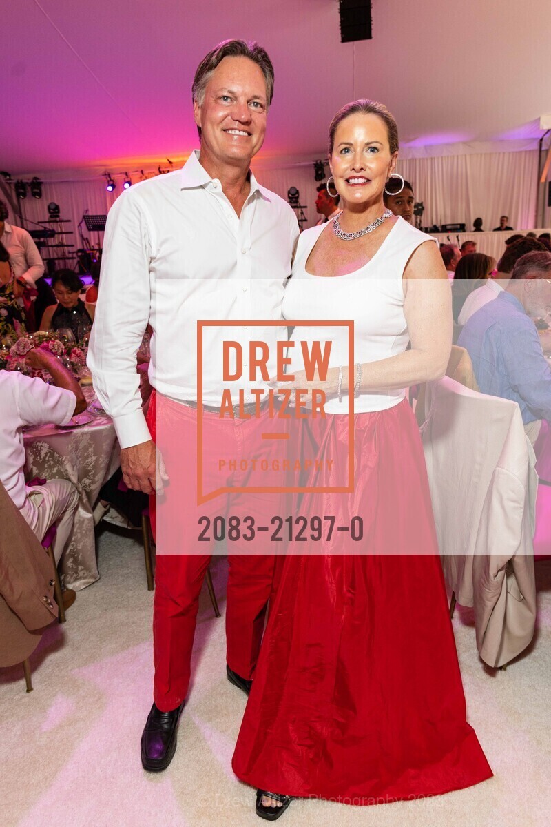 Stephen Oetgen, Maggie Oetgen, Arts for All Gala featuring Carrie Underwood for Festival Napa Valley 2023, Nickel & Nickel @ 8164 St Helena Hwy, Oakville, CA 94562 US. Nickel & Nickel @ 8164 St Helena Hwy, Oakville, CA 94562 US, July 16th, 2023, Photo #2083-21297-0 Stephen Oetgen, Maggie Oetgen, Photo #2083-21297-0