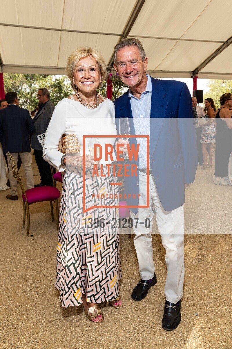 Kathryn Hall, Craig Hall, Arts for All Gala featuring Carrie Underwood for Festival Napa Valley 2023, Nickel & Nickel @ 8164 St Helena Hwy, Oakville, CA 94562 US. Nickel & Nickel @ 8164 St Helena Hwy, Oakville, CA 94562 US, July 16th, 2023, Photo #1396-21297-0 Kathryn Hall, Craig Hall, Photo #1396-21297-0