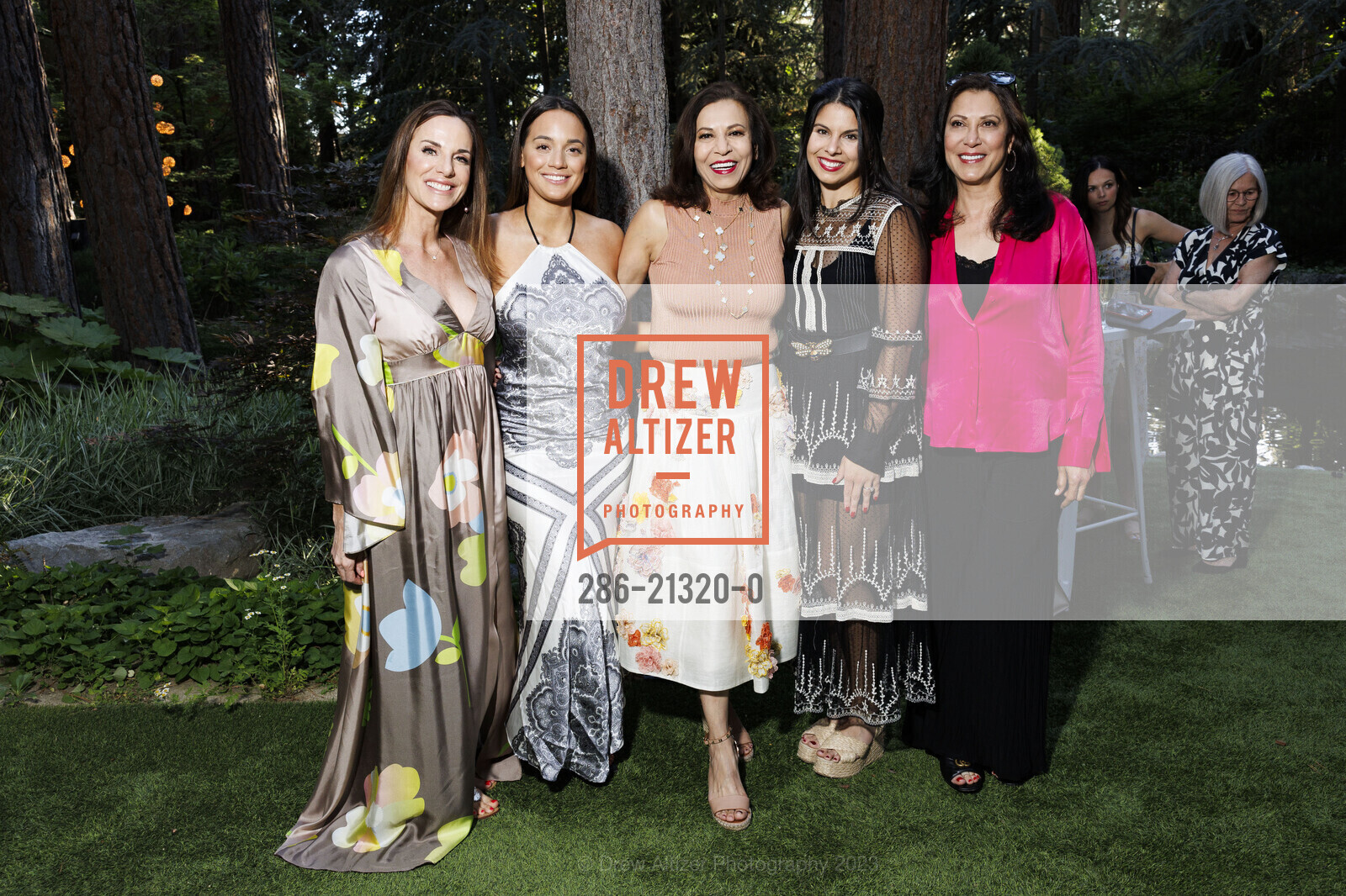 Jennifer Lisciotti, Lauren Lisciotti, Katherine Bassick, Riccardo Benavides, Diana Goodwin, Bilques Smith, League to Save Lake Tahoe Cocktail, Schumacher Family Home @ 1047 Lakeshore Blvd, Incline Village, NV 89451 US. Schumacher Family Home @ 1047 Lakeshore Blvd, Incline Village, NV 89451 US, August 4th, 2023, Photo #286-21320-0 Jennifer Lisciotti, Lauren Lisciotti, Katherine Bassick, Riccardo Benavides, Diana Goodwin, Bilques Smith, Photo #286-21320-0