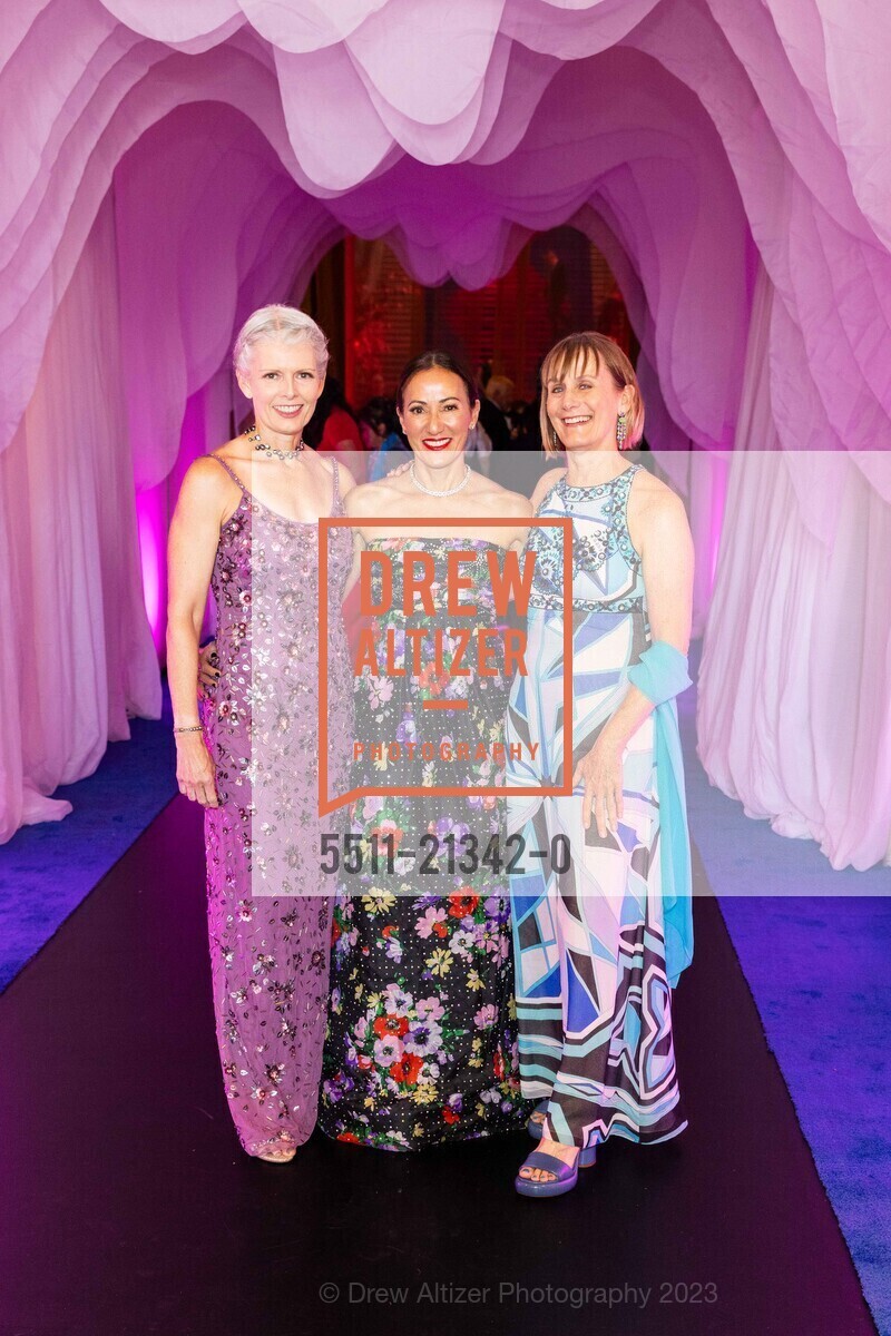 Angie Longworth, Gina Edwards, Jennifer Redmond, San Francisco Opera Ball 2023, San Francisco War Memorial & Performing Arts Center @ 401 Van Ness Ave, SF, CA 94102 US. San Francisco War Memorial & Performing Arts Center @ 401 Van Ness Ave, SF, CA 94102 US, September 8th, 2023, Photo #5511-21342-0 Angie Longworth, Gina Edwards, Jennifer Redmond, Photo #5511-21342-0