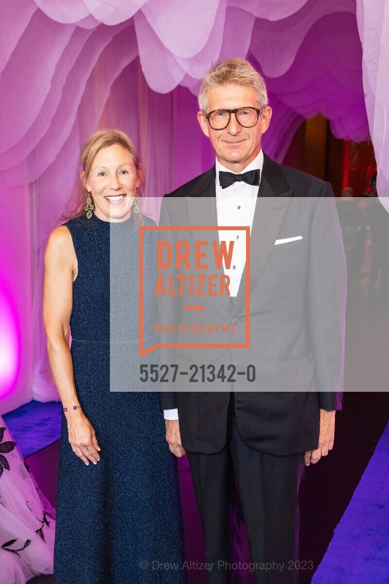 Laura Grigsby, Joseph Saveri, San Francisco Opera Ball 2023, San Francisco War Memorial & Performing Arts Center @ 401 Van Ness Ave, SF, CA 94102 US. San Francisco War Memorial & Performing Arts Center @ 401 Van Ness Ave, SF, CA 94102 US, September 8th, 2023, Photo #5527-21342-0 Laura Grigsby, Joseph Saveri, Photo #5527-21342-0