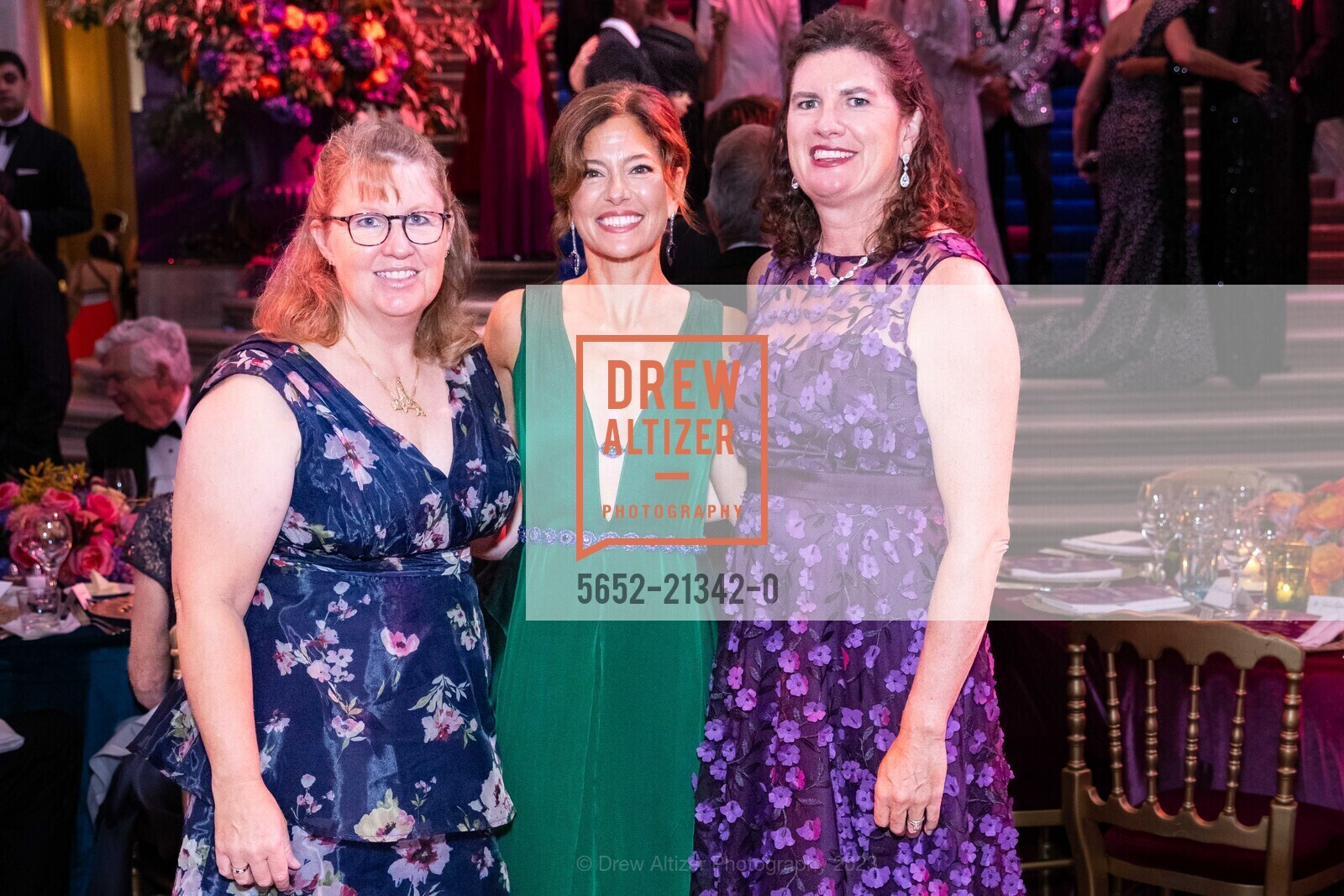 Fiona Walter, Sue Graham Johnston, Ashley Eikenberry, San Francisco Opera Ball 2023, San Francisco War Memorial & Performing Arts Center @ 401 Van Ness Ave, SF, CA 94102 US. San Francisco War Memorial & Performing Arts Center @ 401 Van Ness Ave, SF, CA 94102 US, September 8th, 2023, Photo #5652-21342-0 Fiona Walter, Sue Graham Johnston, Ashley Eikenberry, Photo #5652-21342-0