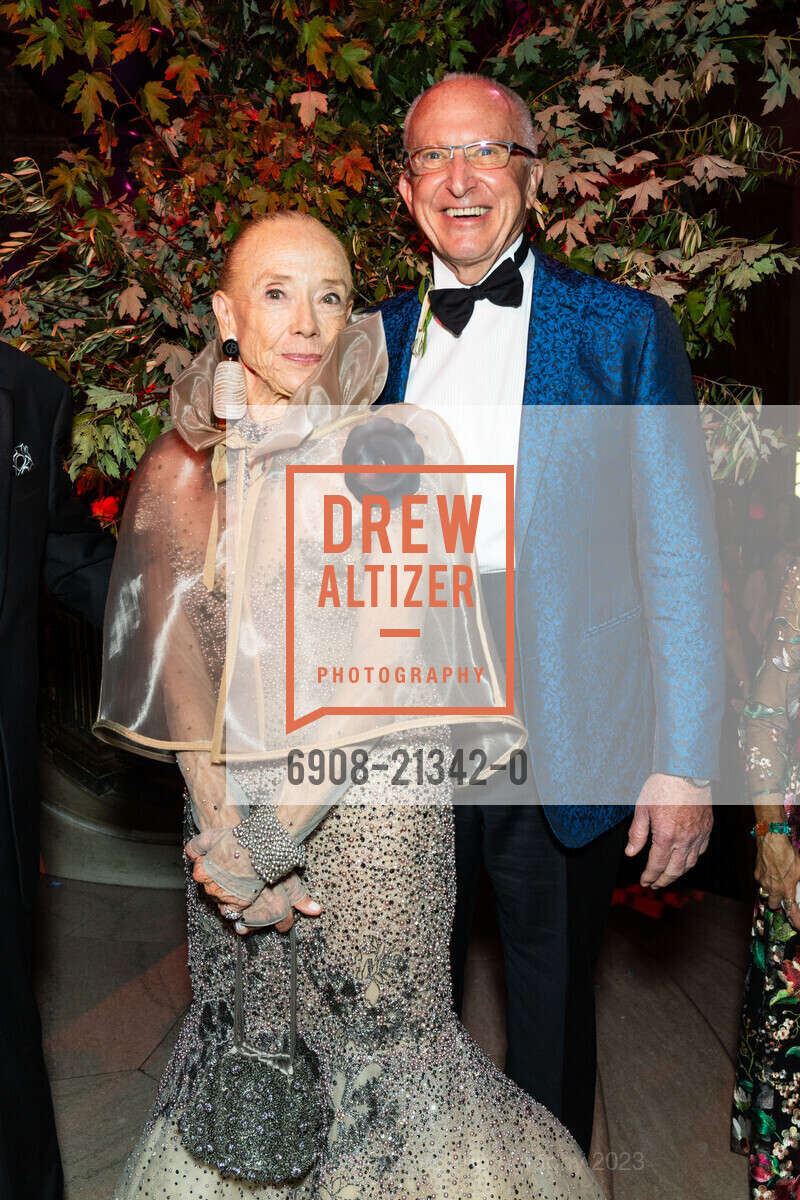 Malin Giddings, Neil Ward, San Francisco Opera Ball 2023, San Francisco War Memorial & Performing Arts Center @ 401 Van Ness Ave, SF, CA 94102 US. San Francisco War Memorial & Performing Arts Center @ 401 Van Ness Ave, SF, CA 94102 US, September 8th, 2023, Photo #6908-21342-0 Malin Giddings, Neil Ward, Photo #6908-21342-0