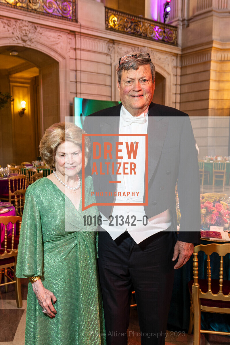 Cynthia Gunn, John Gunn, San Francisco Opera Ball 2023, San Francisco War Memorial & Performing Arts Center @ 401 Van Ness Ave, SF, CA 94102 US. San Francisco War Memorial & Performing Arts Center @ 401 Van Ness Ave, SF, CA 94102 US, September 8th, 2023, Photo #1016-21342-0 Cynthia Gunn, John Gunn, Photo #1016-21342-0