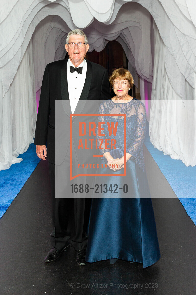 Tim Kahn, Ann Kahn, San Francisco Opera Ball 2023, San Francisco War Memorial & Performing Arts Center @ 401 Van Ness Ave, SF, CA 94102 US. San Francisco War Memorial & Performing Arts Center @ 401 Van Ness Ave, SF, CA 94102 US, September 8th, 2023, Photo #1688-21342-0 Tim Kahn, Ann Kahn, Photo #1688-21342-0
