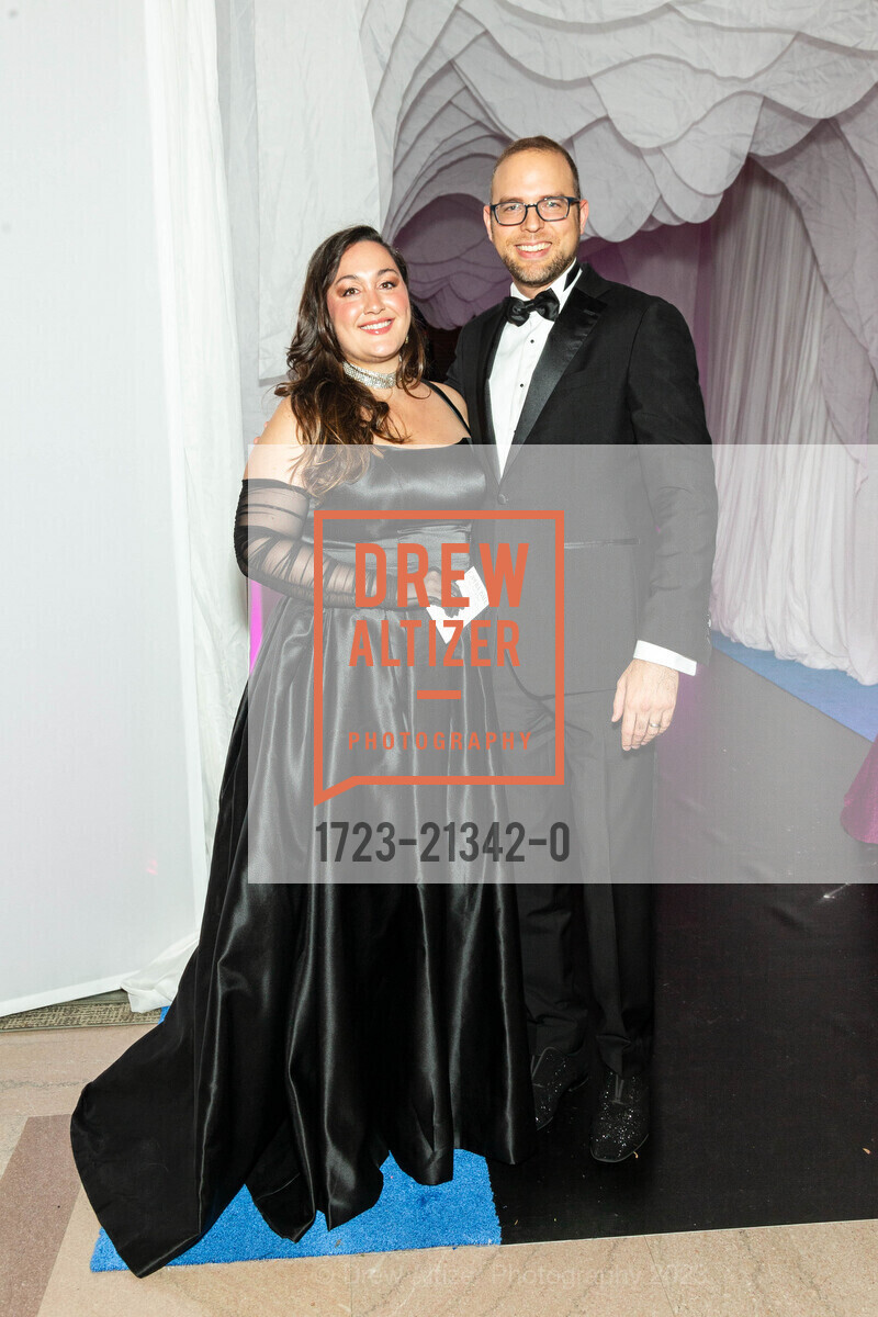 Elizabeth Castro Greenberg, Ronnie Michael Greenberg, San Francisco Opera Ball 2023, San Francisco War Memorial & Performing Arts Center @ 401 Van Ness Ave, SF, CA 94102 US. San Francisco War Memorial & Performing Arts Center @ 401 Van Ness Ave, SF, CA 94102 US, September 8th, 2023, Photo #1723-21342-0 Elizabeth Castro Greenberg, Ronnie Michael Greenberg, Photo #1723-21342-0