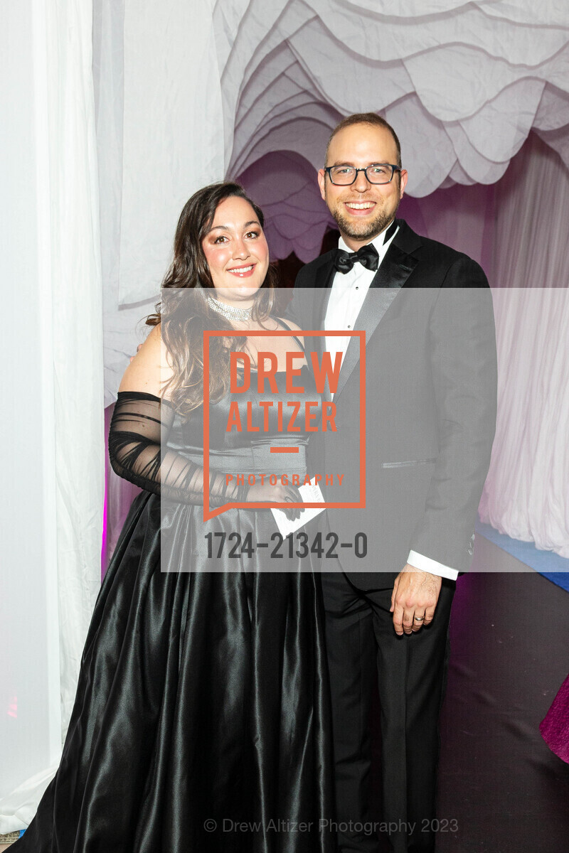 Elizabeth Castro Greenberg, Ronnie Michael Greenberg, San Francisco Opera Ball 2023, San Francisco War Memorial & Performing Arts Center @ 401 Van Ness Ave, SF, CA 94102 US. San Francisco War Memorial & Performing Arts Center @ 401 Van Ness Ave, SF, CA 94102 US, September 8th, 2023, Photo #1724-21342-0 Elizabeth Castro Greenberg, Ronnie Michael Greenberg, Photo #1724-21342-0
