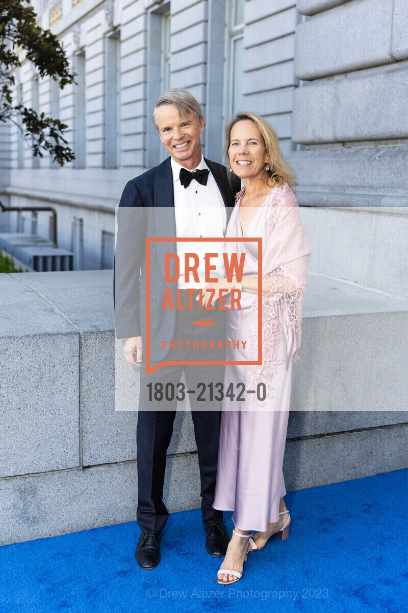David Golob, Inger Golob, San Francisco Opera Ball 2023, San Francisco War Memorial & Performing Arts Center @ 401 Van Ness Ave, SF, CA 94102 US. San Francisco War Memorial & Performing Arts Center @ 401 Van Ness Ave, SF, CA 94102 US, September 8th, 2023, Photo #1803-21342-0 David Golob, Inger Golob, Photo #1803-21342-0