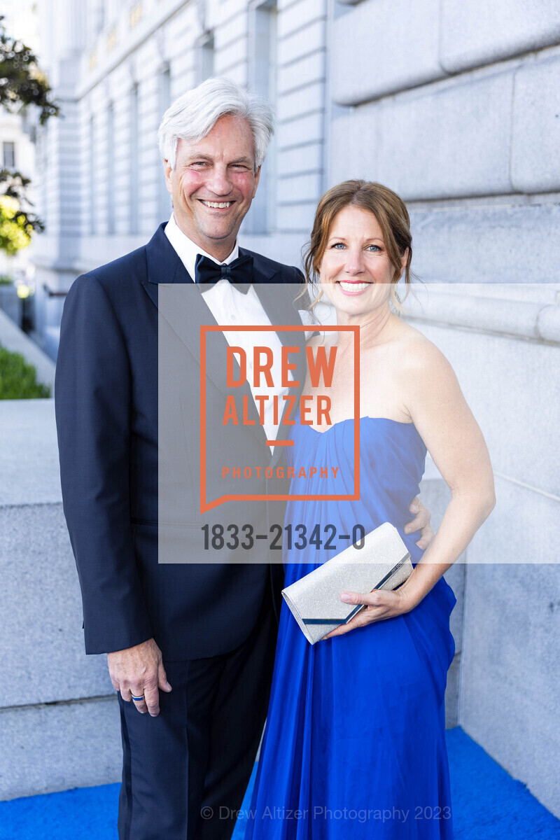 Robert Wright, Marcy Montgomery, San Francisco Opera Ball 2023, San Francisco War Memorial & Performing Arts Center @ 401 Van Ness Ave, SF, CA 94102 US. San Francisco War Memorial & Performing Arts Center @ 401 Van Ness Ave, SF, CA 94102 US, September 8th, 2023, Photo #1833-21342-0 Robert Wright, Marcy Montgomery, Photo #1833-21342-0