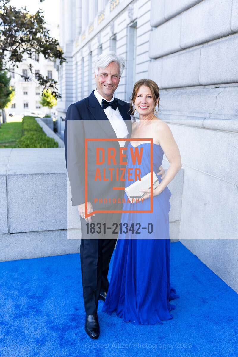 Robert Wright, Marcy Montgomery, San Francisco Opera Ball 2023, San Francisco War Memorial & Performing Arts Center @ 401 Van Ness Ave, SF, CA 94102 US. San Francisco War Memorial & Performing Arts Center @ 401 Van Ness Ave, SF, CA 94102 US, September 8th, 2023, Photo #1831-21342-0 Robert Wright, Marcy Montgomery, Photo #1831-21342-0