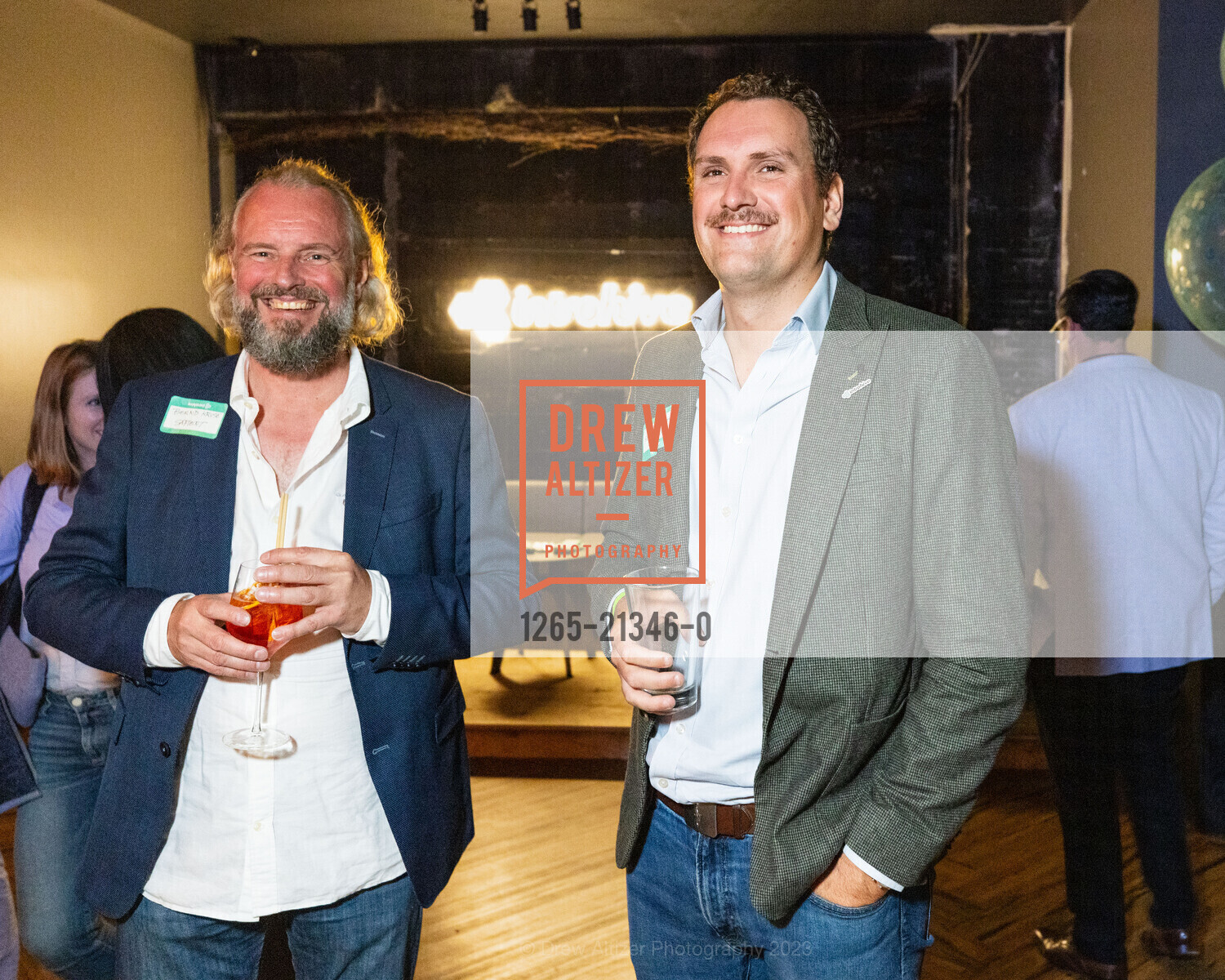 Bernd Kruse, Simon Steer-Jones, Introhive Dreamforce Launch Party 2023, Persona @ 685 Sutter St, SF, CA 94102 US. Persona @ 685 Sutter St, SF, CA 94102 US, September 11th, 2023, Photo #1265-21346-0 Bernd Kruse, Simon Steer-Jones, Photo #1265-21346-0