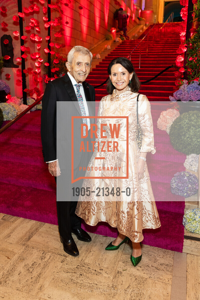 Pierre Lamond, Christine Lamond, Asian Art Museum's 2023 Gala Celebrating Takashi Murakami and "Unfamiliar People", Asian Art Museum @ 200 Larkin St, SF, CA 94102 US. Asian Art Museum @ 200 Larkin St, SF, CA 94102 US, September 13th, 2023, Photo #1905-21348-0 Pierre Lamond, Christine Lamond, Photo #1905-21348-0