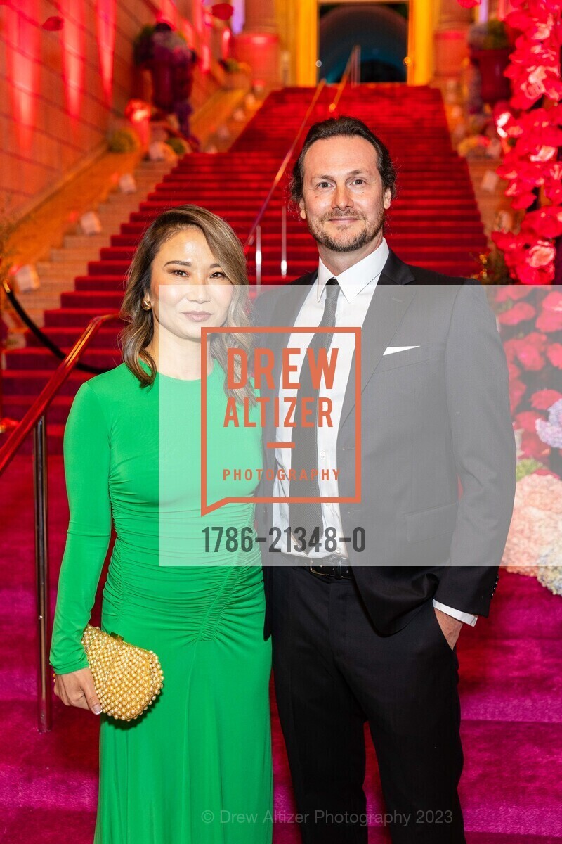 Ji Park, Neil LeDoux, Asian Art Museum's 2023 Gala Celebrating Takashi Murakami and "Unfamiliar People", Asian Art Museum @ 200 Larkin St, SF, CA 94102 US. Asian Art Museum @ 200 Larkin St, SF, CA 94102 US, September 13th, 2023, Photo #1786-21348-0 Ji Park, Neil LeDoux, Photo #1786-21348-0