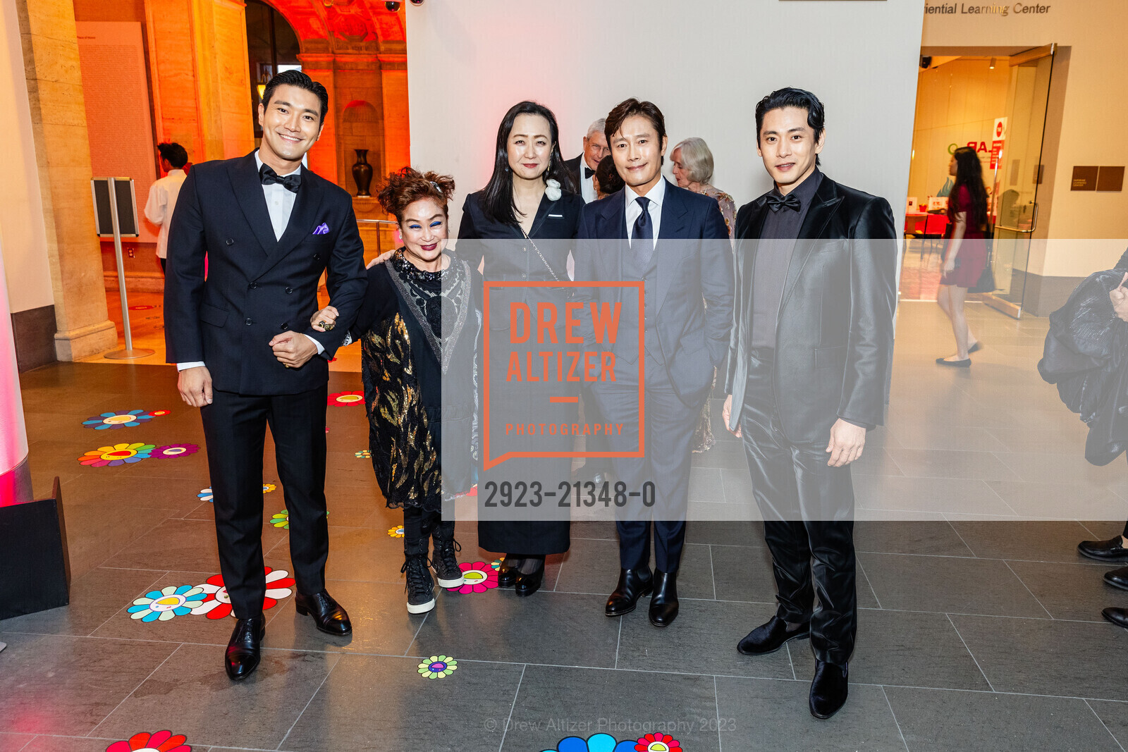 Si Won Choi, Miky Lee, Min-jin Lee, Byung-hun Lee, Teo Yoo, Asian Art Museum's 2023 Gala Celebrating Takashi Murakami and "Unfamiliar People", Asian Art Museum @ 200 Larkin St, SF, CA 94102 US. Asian Art Museum @ 200 Larkin St, SF, CA 94102 US, September 13th, 2023, Photo #2923-21348-0 Si Won Choi, Miky Lee, Min-jin Lee, Byung-hun Lee, Teo Yoo, Photo #2923-21348-0