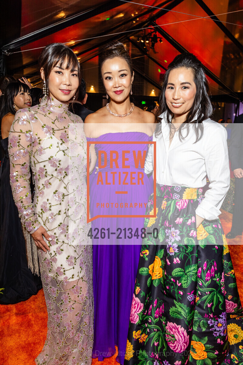 Jennifer Yu, Sandra Cheung, Nina Wang, Asian Art Museum's 2023 Gala Celebrating Takashi Murakami and "Unfamiliar People", Asian Art Museum @ 200 Larkin St, SF, CA 94102 US. Asian Art Museum @ 200 Larkin St, SF, CA 94102 US, September 13th, 2023, Photo #4261-21348-0 Jennifer Yu, Sandra Cheung, Nina Wang, Photo #4261-21348-0