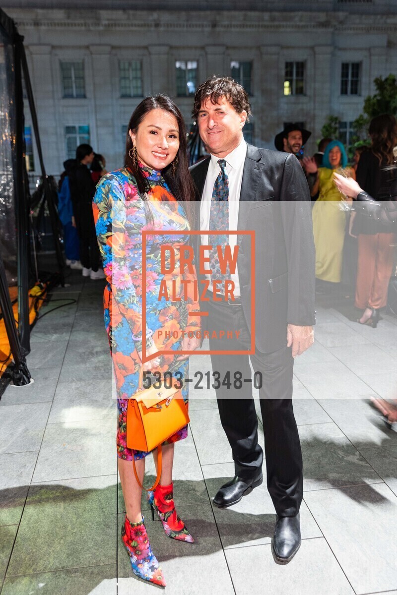 Apple Phukab, Marc Levinson, Asian Art Museum's 2023 Gala Celebrating Takashi Murakami and "Unfamiliar People", Asian Art Museum @ 200 Larkin St, SF, CA 94102 US. Asian Art Museum @ 200 Larkin St, SF, CA 94102 US, September 13th, 2023, Photo #5303-21348-0 Apple Phukab, Marc Levinson, Photo #5303-21348-0