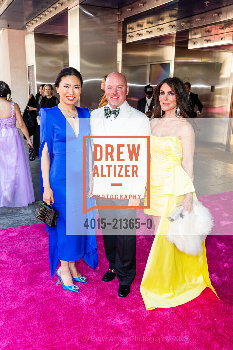 Ella Qing Hou, David Nash, Lisa Zabelle, San Francisco Symphony Opening Night Gala, Louise M. Davies Symphony Hall. 201 Van Ness Ave, SF, CA 94102 US, September 22nd, 2023, Photo #4015-21365-0 Ella Qing Hou, David Nash, Lisa Zabelle, Photo #4015-21365-0