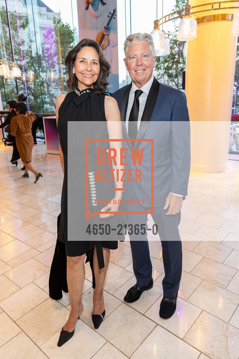 Laurene Jackson, Dana Jackson, San Francisco Symphony Opening Night Gala, Louise M. Davies Symphony Hall. 201 Van Ness Ave, SF, CA 94102 US, September 22nd, 2023, Photo #4650-21365-0 Laurene Jackson, Dana Jackson, Photo #4650-21365-0