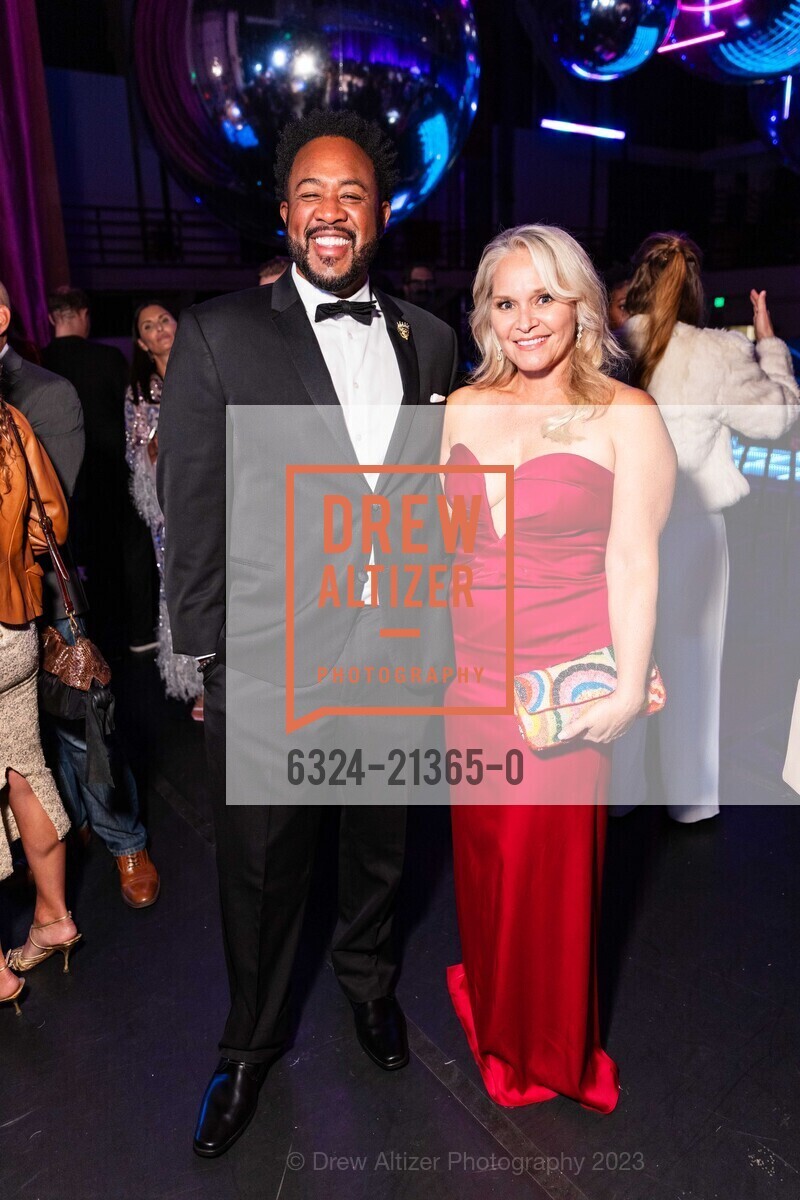 Noel Burgess, Kristen Green-Kutch, San Francisco Symphony Opening Night Gala, Louise M. Davies Symphony Hall. 201 Van Ness Ave, SF, CA 94102 US, September 22nd, 2023, Photo #6324-21365-0 Noel Burgess, Kristen Green-Kutch, Photo #6324-21365-0