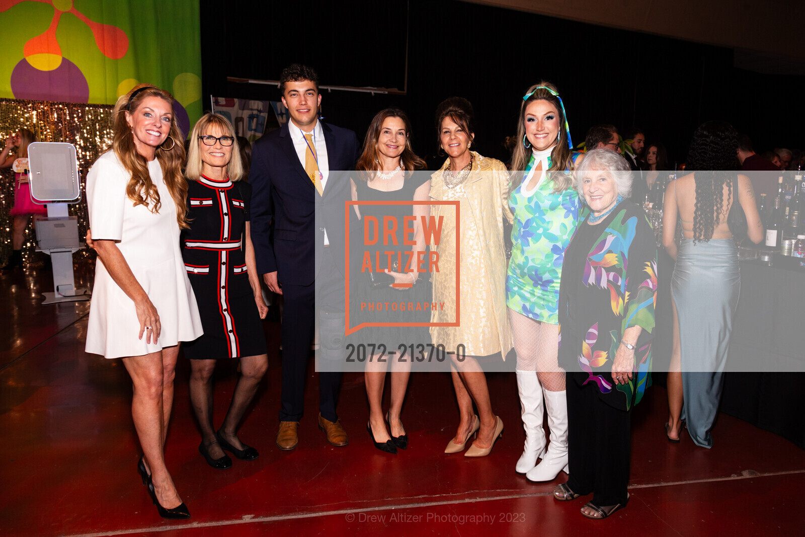 Mendy Calegari, Mary Papale, Cameron Lind, Lisa Bernardi, Julie Szarka, Rona Weintraub, "Stepping Out To Celebrate Life" Gala 2023, Marin Center Exhibit Hall. San Rafael, CA 94903, September 23rd, 2023, Photo #2072-21370-0 Mendy Calegari, Mary Papale, Cameron Lind, Lisa Bernardi, Julie Szarka, Rona Weintraub, Photo #2072-21370-0