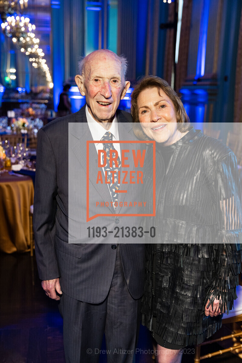 Douglas Bonnie, Nancy Russell, San Francisco Performances Gala 2023, 401 Van Ness Ave, SF, CA 94102 US. The Green Room, September 29th, 2023, Photo #1193-21383-0 Douglas Bonnie, Nancy Russell, Photo #1193-21383-0