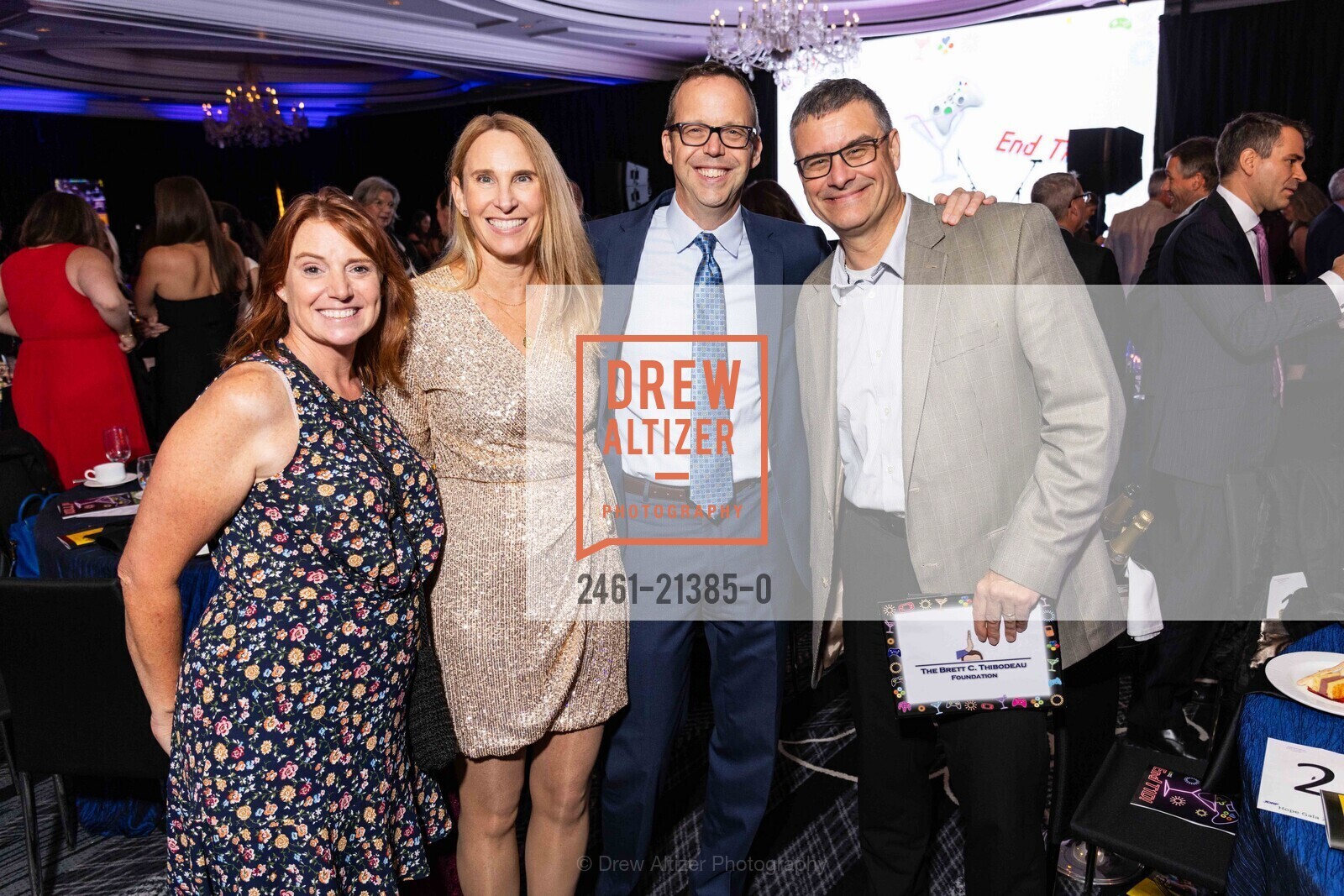 Michelle Kosinski, Katrina Scoggins, Chris Scoggins, Scott Kosinski, Juvenile Diabetes Research Foundation (JDRF) 2023 Hope Gala, The Ritz-Carlton San Francisco. 600 Stockton St, SF, CA 94108 US, Photo #2461-21385-0 Michelle Kosinski, Katrina Scoggins, Chris Scoggins, Scott Kosinski, Photo #2461-21385-0