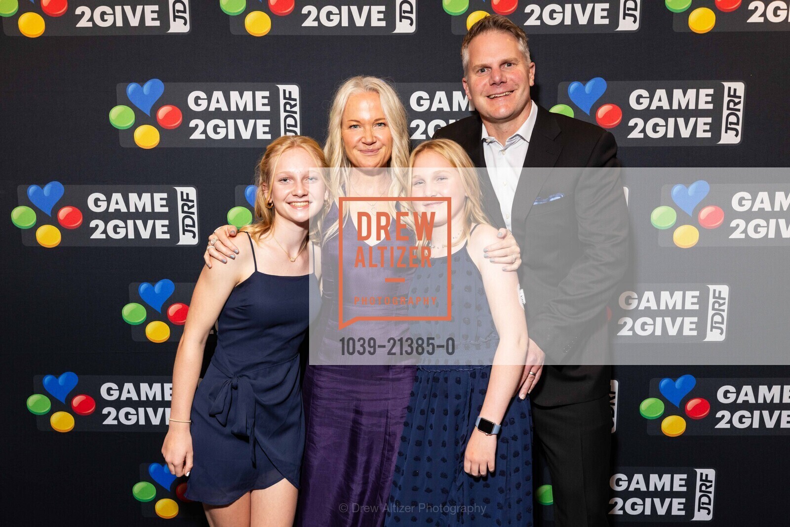 Izzy Larson, Kim Larson, Reese Larson, Josh Larson, Juvenile Diabetes Research Foundation (JDRF) 2023 Hope Gala, The Ritz-Carlton San Francisco. 600 Stockton St, SF, CA 94108 US, Photo #1039-21385-0 Izzy Larson, Kim Larson, Reese Larson, Josh Larson, Photo #1039-21385-0