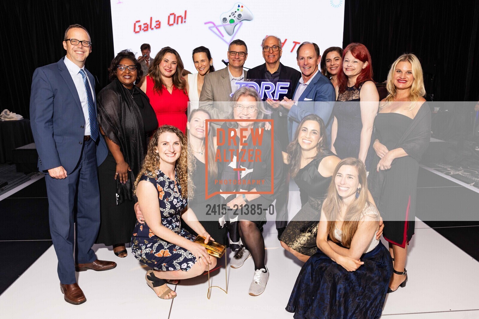 Chris Scoggins, Lauren Peresutti, Jessica Morog, Maraika Collins, Ingrid Olasov, Juvenile Diabetes Research Foundation (JDRF) 2023 Hope Gala, The Ritz-Carlton San Francisco. 600 Stockton St, SF, CA 94108 US, Photo #2415-21385-0 Chris Scoggins, Lauren Peresutti, Jessica Morog, Maraika Collins, Ingrid Olasov, Photo #2415-21385-0