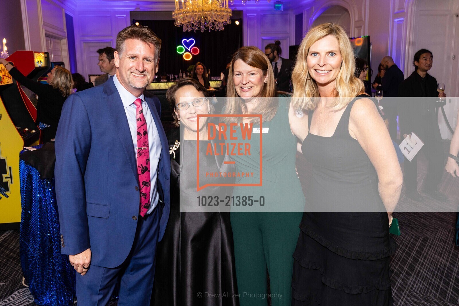 Hans Ten Cate, Nicole Friedland, Shelly Jensen, Kelly Hautau, Juvenile Diabetes Research Foundation (JDRF) 2023 Hope Gala, The Ritz-Carlton San Francisco. 600 Stockton St, SF, CA 94108 US, Photo #1023-21385-0 Hans Ten Cate, Nicole Friedland, Shelly Jensen, Kelly Hautau, Photo #1023-21385-0