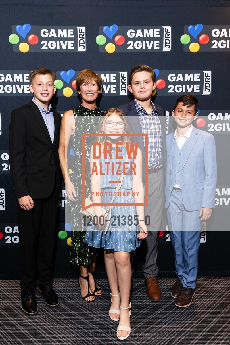 Coulden Hitchcock, Laurie Colmery, Abby Hitchcock, Weston Conley, Phillip Hitchcock, Juvenile Diabetes Research Foundation (JDRF) 2023 Hope Gala, The Ritz-Carlton San Francisco. 600 Stockton St, SF, CA 94108 US, Photo #1200-21385-0 Coulden Hitchcock, Laurie Colmery, Abby Hitchcock, Weston Conley, Phillip Hitchcock, Photo #1200-21385-0