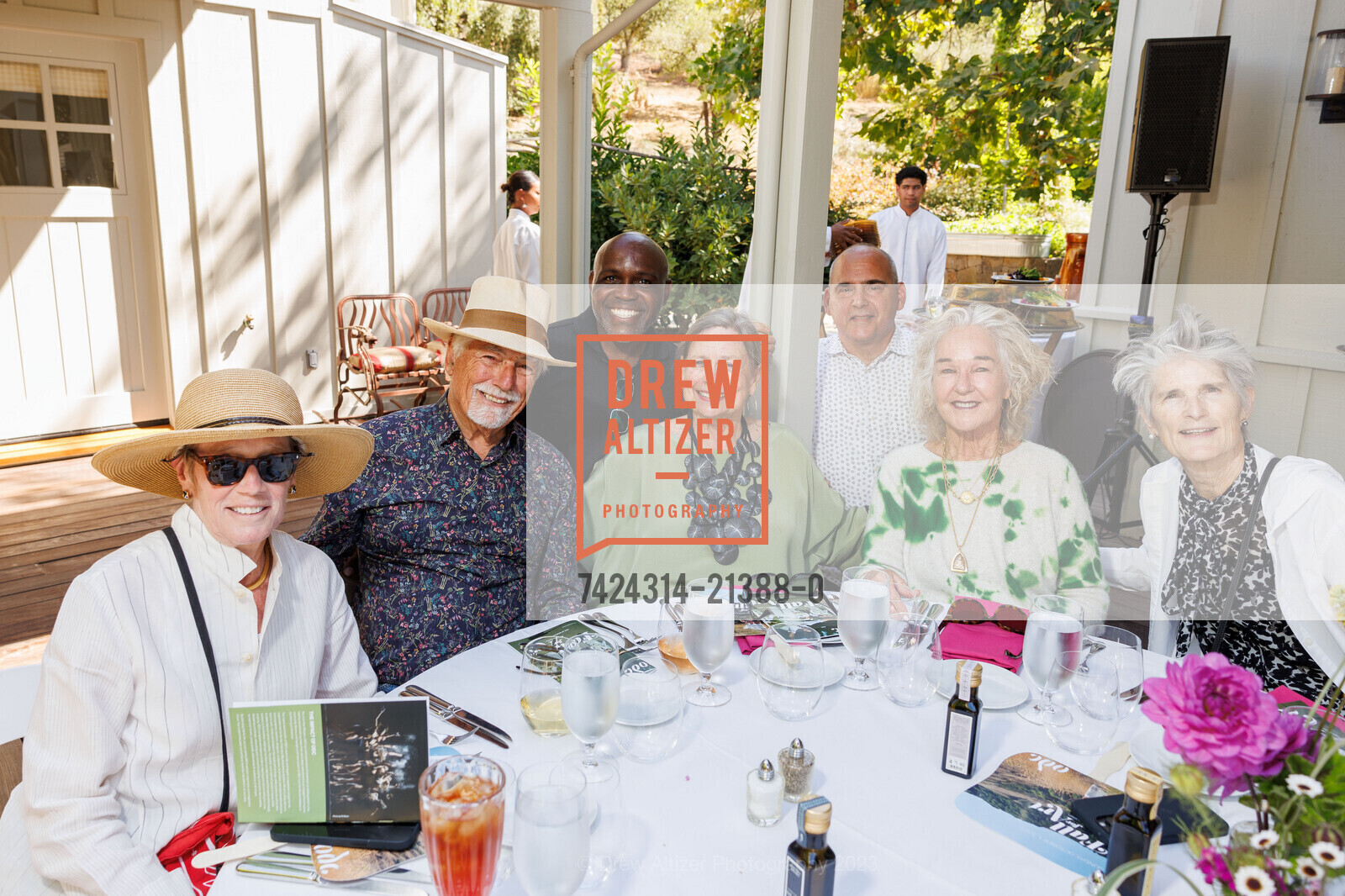 Chula Reynolds, Mark Buell, Lloyd Holmes, David Gordon, Susie Tompkins Buell, Sophia Collier, ODC's Fall for Art Gala 2023, McEvoy Ranch. 5935 Red Hill Rd, Petaluma, CA 94952 US, October 1st, 2023, Photo #7424314-21388-0 Chula Reynolds, Mark Buell, Lloyd Holmes, David Gordon, Susie Tompkins Buell, Sophia Collier, Photo #7424314-21388-0