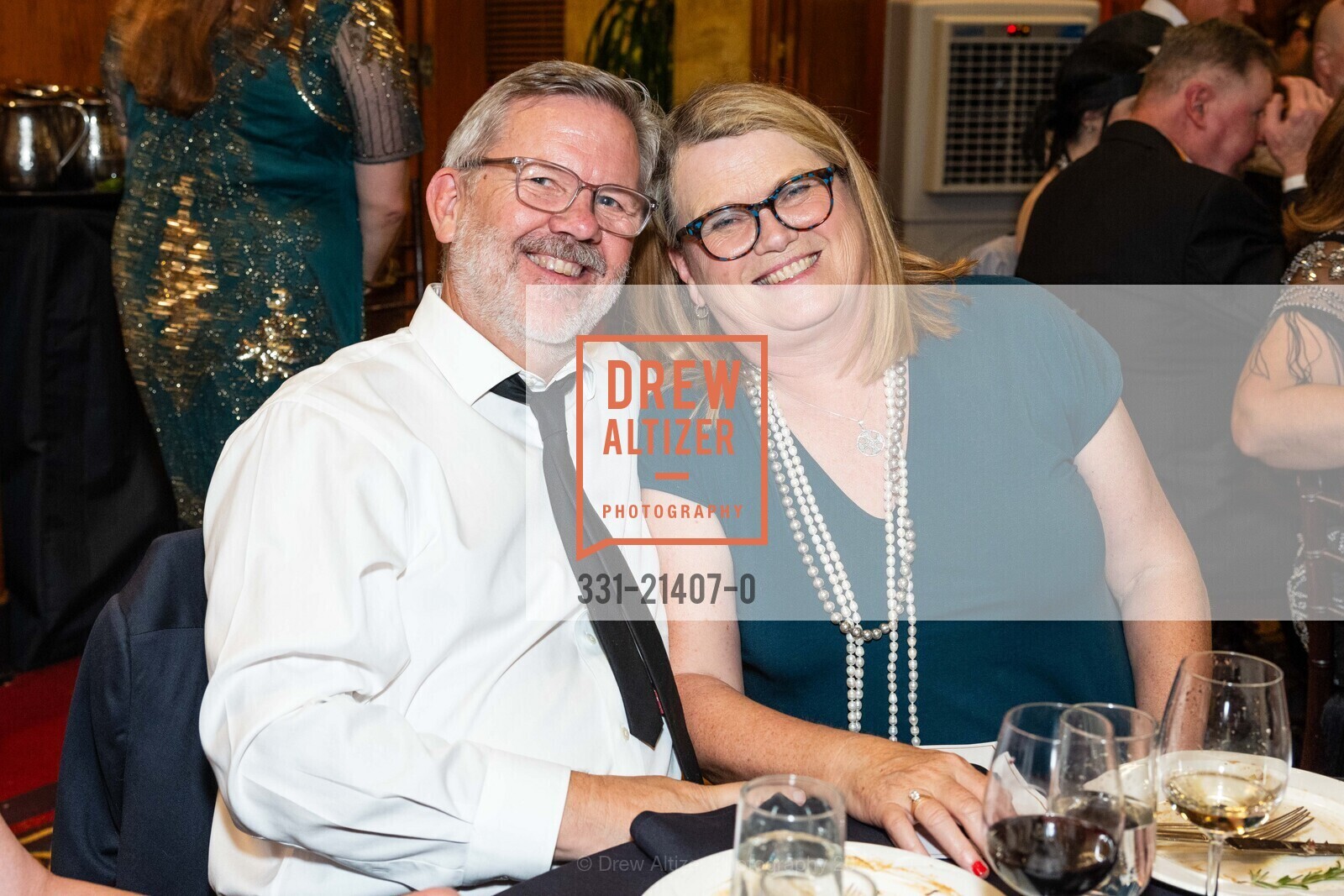 Hale Foote, Beth Foote, NIGHT OF LIGHT Benefiting The Episcopal Impact Fund, The City Club of San Francisco. 155 Sansome St, 10th floor, SF, CA 94104 US, October 7th, 2023, Photo #331-21407-0 Hale Foote, Beth Foote, Photo #331-21407-0